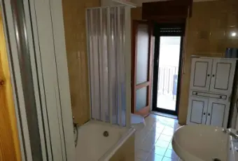 Rexer-Marsicovetere-Soleggiato-con-affaccio-sulla-piazza-Zecchettin-Bagno