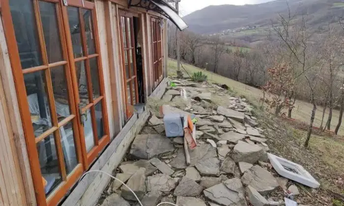 Rexer-Varsi-Vendesi-monolocale-immersa-tra-prati-e-boschi-a-Varsi-Altro