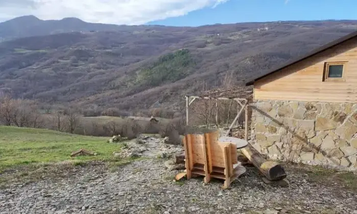 Rexer-Varsi-Vendesi-monolocale-immersa-tra-prati-e-boschi-a-Varsi-Altro