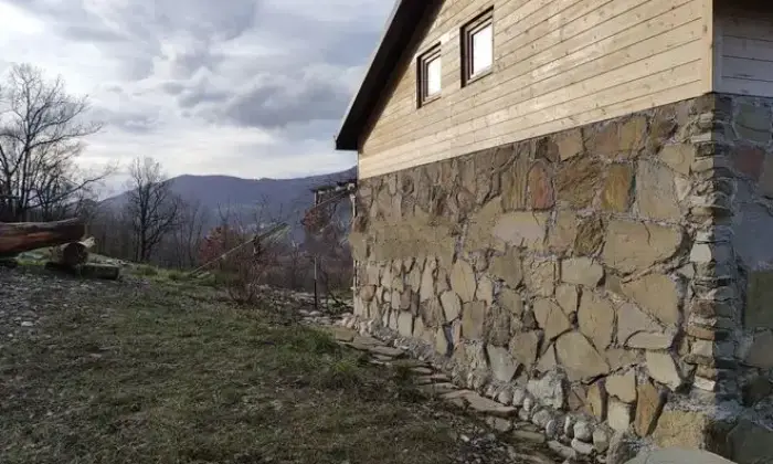 Rexer-Varsi-Vendesi-monolocale-immersa-tra-prati-e-boschi-a-Varsi-Altro