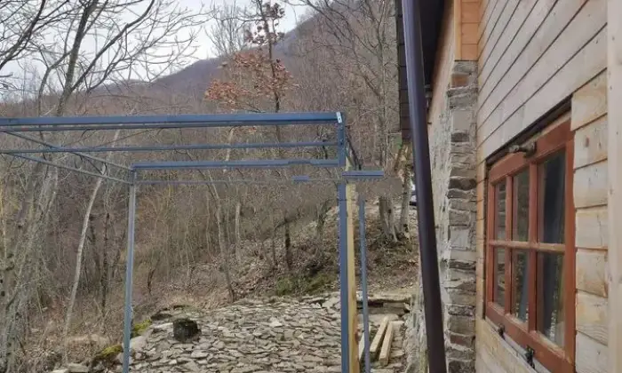 Rexer-Varsi-Vendesi-monolocale-immersa-tra-prati-e-boschi-a-Varsi-Altro
