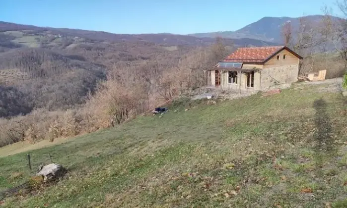 Rexer-Varsi-Vendesi-monolocale-immersa-tra-prati-e-boschi-a-Varsi-Altro