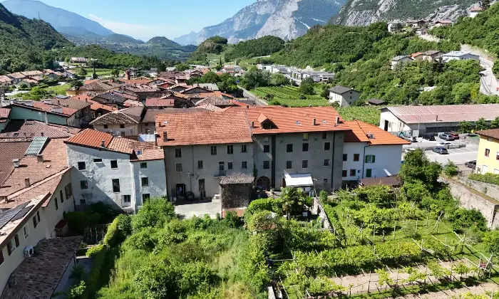 Rexer-Vallelaghi-Intero-fabbricato-con-giardino-a-Vallelaghi-TN-fraz-Vezzano-Altro