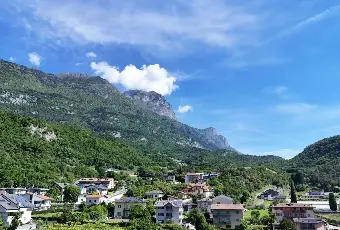 Rexer-Vallelaghi-Intero-fabbricato-con-giardino-a-Vallelaghi-TN-fraz-Vezzano-Altro