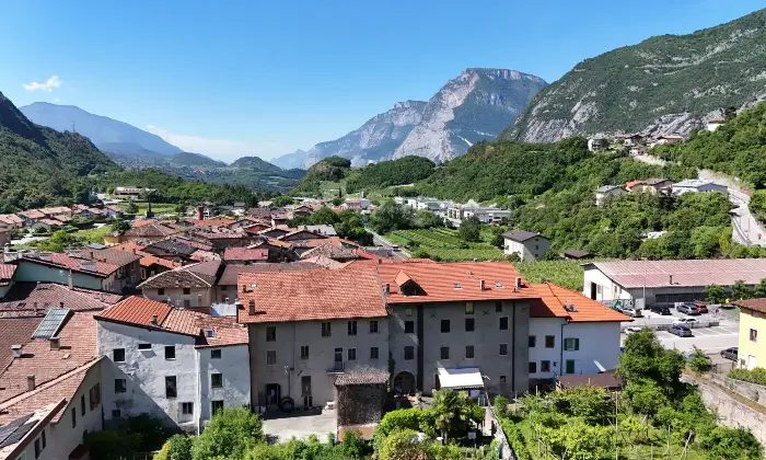 Rexer-Vallelaghi-Intero-fabbricato-con-giardino-a-Vallelaghi-TN-fraz-Vezzano-Altro