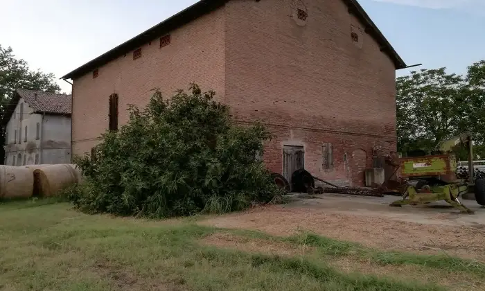Rexer-Campagnola-Emilia-Casa-colonica-con-stalla-e-fienile-Campagnola-Emilia-RE-Altro