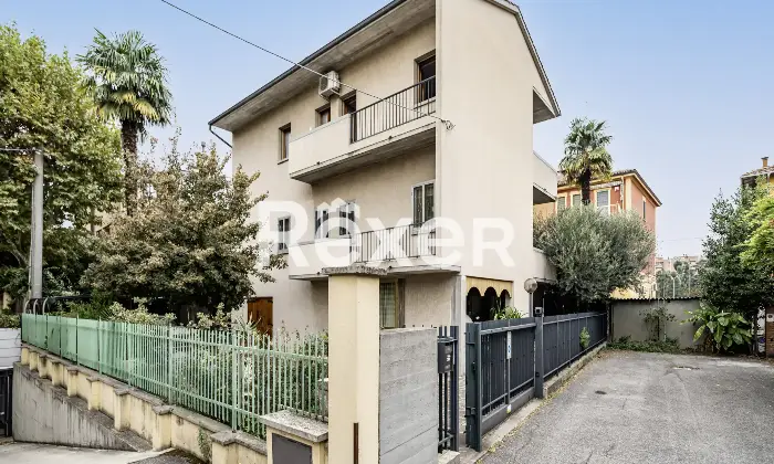 Rexer-Bologna-Casa-indipendente-con-tre-unit-immobiliari-Altro