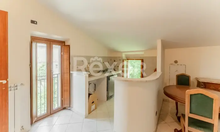 Rexer-Montelibretti-Porzione-di-villa-bifamiliare-con-terreno-e-vista-panoramica-a-Montelibretti-Altro
