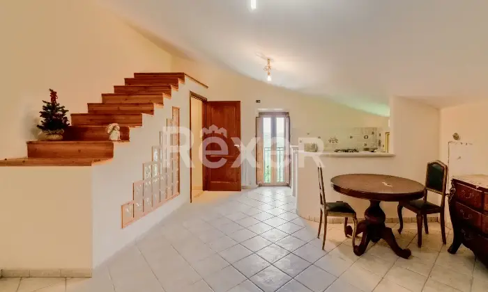 Rexer-Montelibretti-Porzione-di-villa-bifamiliare-con-terreno-e-vista-panoramica-a-Montelibretti-Altro