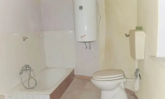 Rexer-Montalto-Uffugo-Casa-indipendente-con-giardino-Bagno