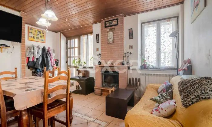 Rexer-CERGNAGO-Casa-Semi-Indipendente-su-Due-Livelli-con-Doppio-Ingresso-Ideale-per-Famiglie-Altro