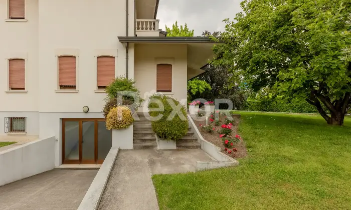 Rexer-Pojana-Maggiore-Villa-su-piani-con-ampio-terreno-garage-e-magazzino-Altro