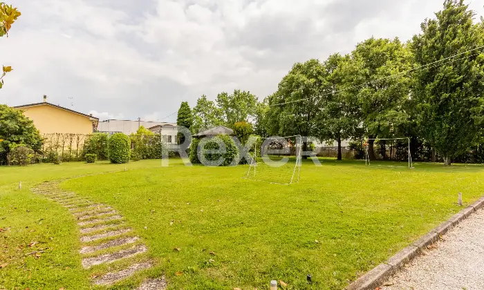 Rexer-Pojana-Maggiore-Villa-su-piani-con-ampio-terreno-garage-e-magazzino-Altro