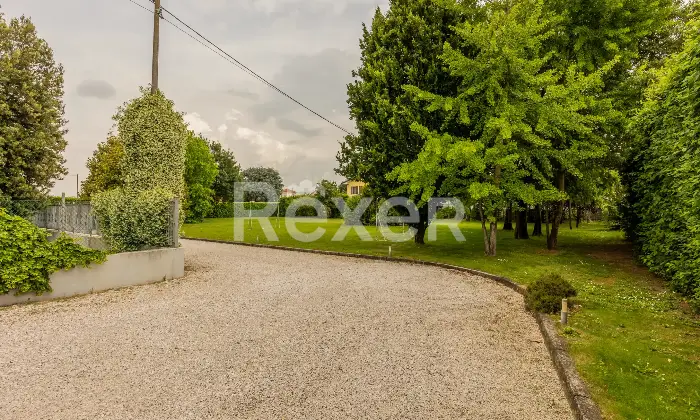 Rexer-Pojana-Maggiore-Villa-su-piani-con-ampio-terreno-garage-e-magazzino-Altro