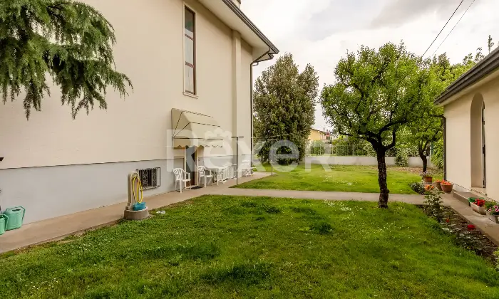 Rexer-Pojana-Maggiore-Villa-su-piani-con-ampio-terreno-garage-e-magazzino-Altro