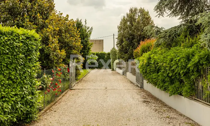 Rexer-Pojana-Maggiore-Villa-su-piani-con-ampio-terreno-garage-e-magazzino-Altro