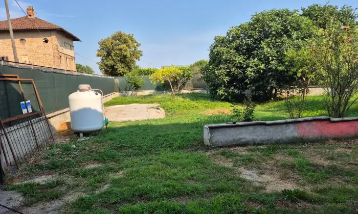 Rexer-Casalgrasso-Vendesi-ampio-rustico-a-Casalgrasso-CN-Altro