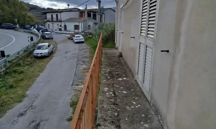 Rexer-CastellUmberto-ME-Vendesi-Casa-da-Ristrutturare-con-Terreno-a-CastellUmberto-ME-Altro