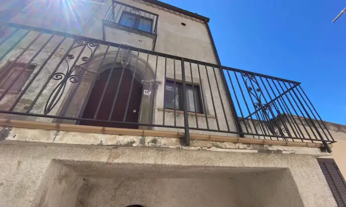 Rexer-Montefalcone-nel-Sannio-Fuga-dalla-Citt-la-Tua-Casa-Esterno