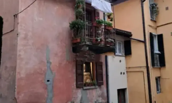 Rexer-Colonno-Vendesi-tipica-casa-italiana-risalente-al-a-Colonno-Altro