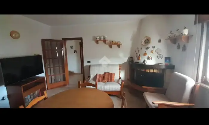 Rexer-Avezzano-VENDESI-APPARTAMENTO-DUE-PIANI-IN-ZONA-CENTRALE-Cucina
