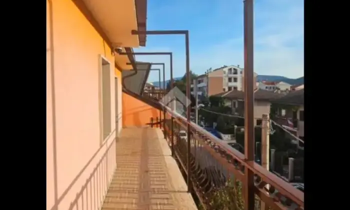 Rexer-Avezzano-VENDESI-APPARTAMENTO-DUE-PIANI-IN-ZONA-CENTRALE-Balcone
