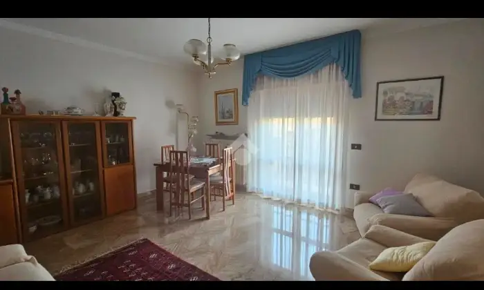 Rexer-Avezzano-VENDESI-APPARTAMENTO-DUE-PIANI-IN-ZONA-CENTRALE-Salone