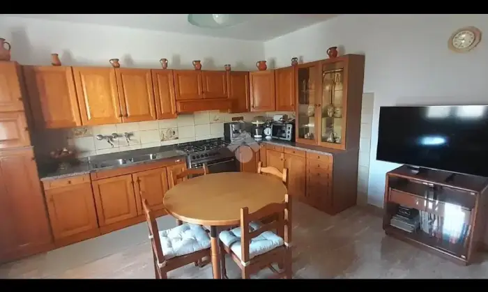 Rexer-Avezzano-VENDESI-APPARTAMENTO-DUE-PIANI-IN-ZONA-CENTRALE-Cucina