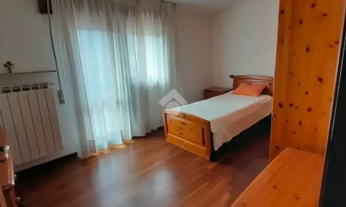 Rexer-Avezzano-VENDESI-APPARTAMENTO-DUE-PIANI-IN-ZONA-CENTRALE-Camera-da-letto