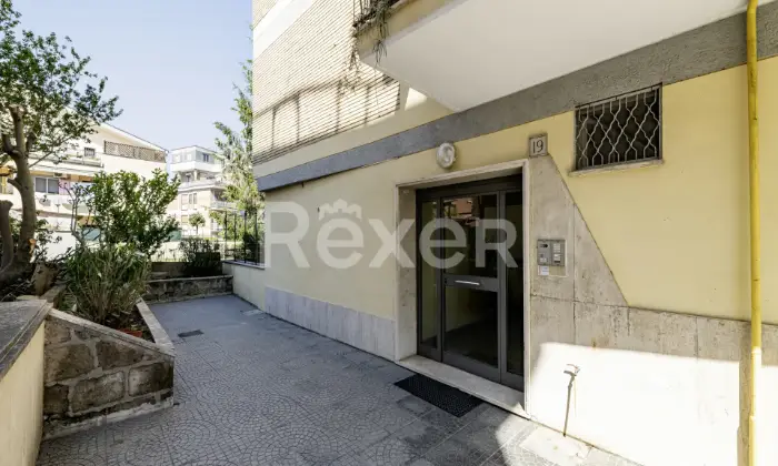 Rexer-Roma-Vendesi-appartamento-Via-Poggio-Bustone-Cassia-Grottarossa-Altro
