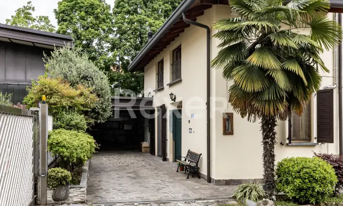 Rexer-Bellusco-Casa-semi-indipendente-con-box-auto-doppio-Altro