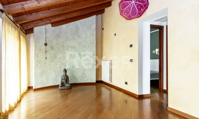 Rexer-Bellusco-Casa-semi-indipendente-con-box-auto-doppio-Altro