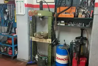 Rexer-Roma-Cedesi-mura-e-attivit-autofficina-Altro