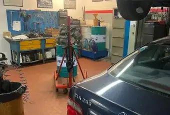 Rexer-Roma-Cedesi-mura-e-attivit-autofficina-Altro