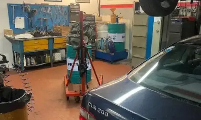 Rexer-Roma-Cedesi-mura-e-attivit-autofficina-Altro
