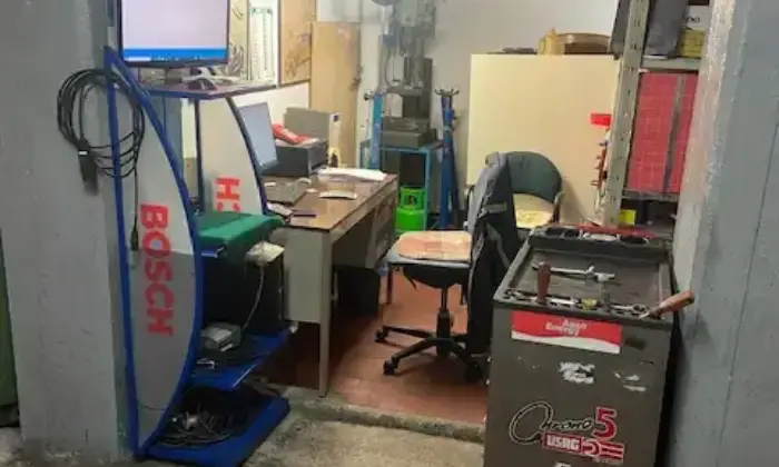 Rexer-Roma-Cedesi-mura-e-attivit-autofficina-Altro