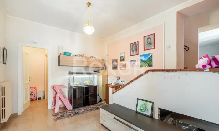 Rexer-Cervaro-Casa-indipendente-su-tre-livelli-con-ampi-spazi-Altro