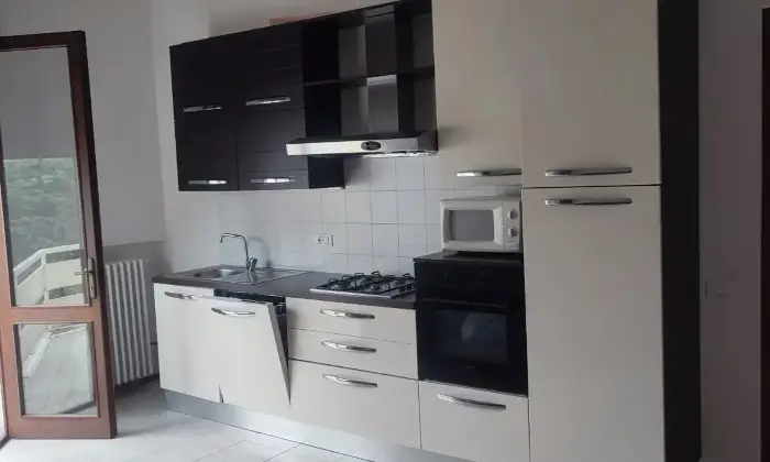 Rexer-Montegrotto-Terme-centro-montegrotto-appartamento-bicamera-luminoso-con-garage-Cucina