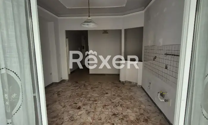 Rexer-Crotone-Vendesi-appartamento-posizione-Strategica-tra-tribunale-e-ospedale-di-Crotone-Cucina