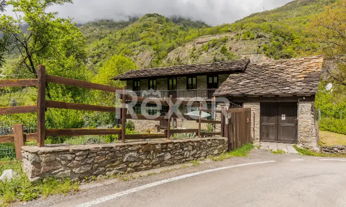 Rexer-Exilles-Indipendenza-e-spazio-nel-verde-villa-di-mq-con-garage-e-terreno-Altro