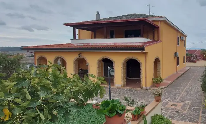 Rexer-Crotone-Vendesi-una-Prestigiosa-Villa-Bifamiliare-a-Crotone-Altro