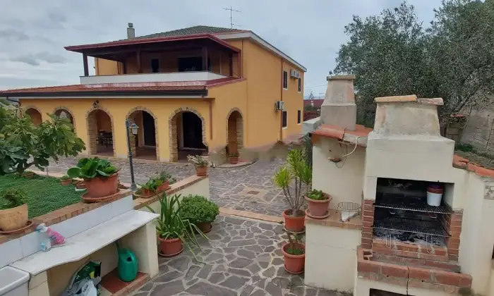 Rexer-Crotone-Vendesi-una-Prestigiosa-Villa-Bifamiliare-a-Crotone-Altro