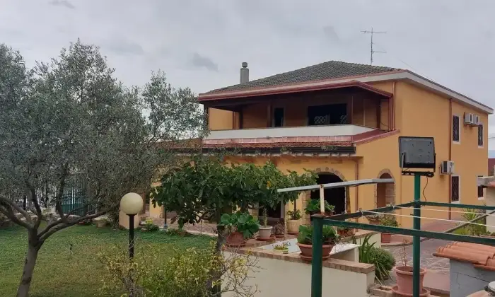 Rexer-Crotone-Vendesi-una-Prestigiosa-Villa-Bifamiliare-a-Crotone-Altro