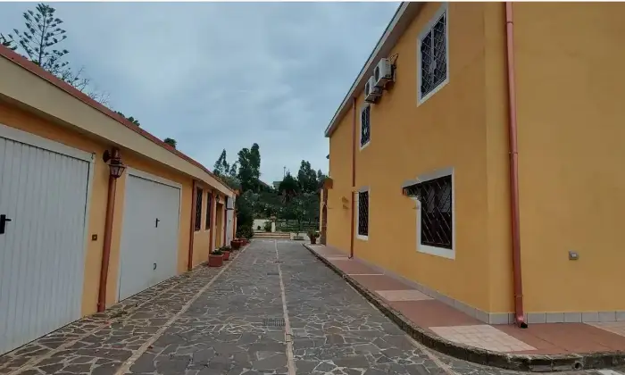Rexer-Crotone-Vendesi-una-Prestigiosa-Villa-Bifamiliare-a-Crotone-Altro
