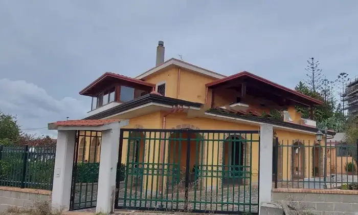 Rexer-Crotone-Vendesi-una-Prestigiosa-Villa-Bifamiliare-a-Crotone-Altro