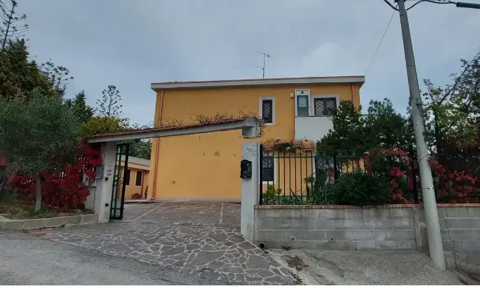 Rexer-Crotone-Vendesi-una-Prestigiosa-Villa-Bifamiliare-a-Crotone-Altro
