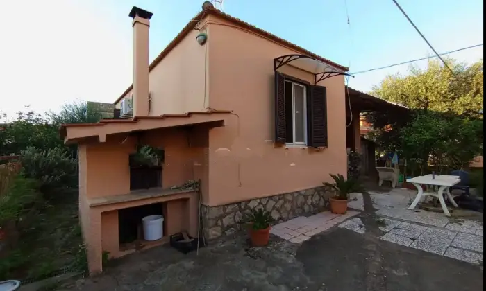 Rexer-Terracina-Vendesi-Villa-Unifamiliare-con-Giardino-a-Terracina-Zona-CalcatoreOspedale-Altro