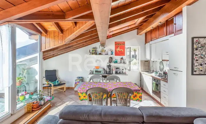 Rexer-Valsolda-Mansarda-con-Vista-Lago-Eleganza-e-Tranquillit-sul-Lago-di-Lugano-Altro