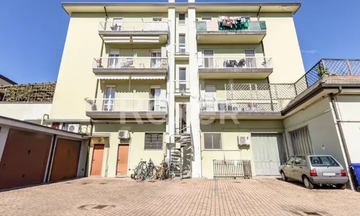 Rexer-Abbiategrasso-Tre-locali-con-terrazzo-al-piano-primo-e-box-zona-GalileiCirconvallazione-Altro