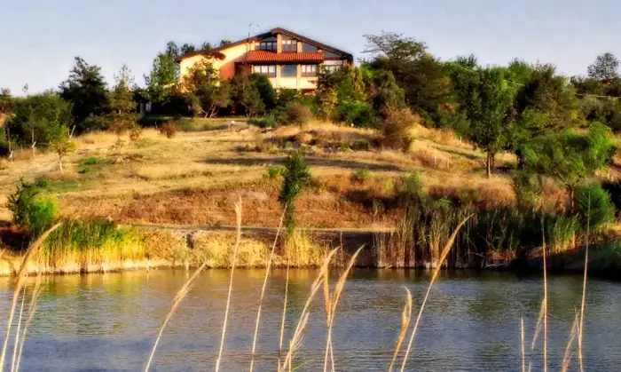 Rexer-Pianoro-costruzione-bio-e-pannelli-solari-con-parco-Terrazzo